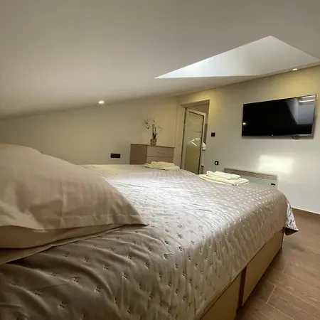 Joy 6 Apartment